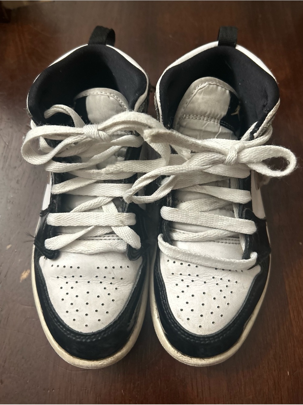 Nike Air Jordan Boys 1 Mid Patent Black/Gold Size 13 C